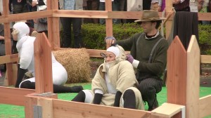 高知県立美術館開館18周年記念イベント／コープス・パフォーマンス《ひつじ》