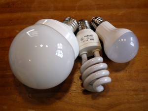 電球型蛍光灯2本とLED電球