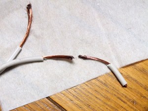 内部で断線した電源コード