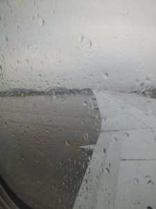 雨の高知龍馬空港